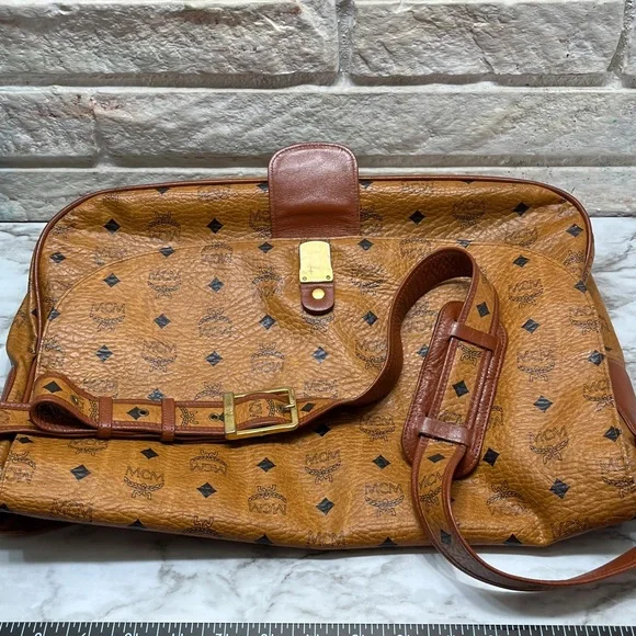 MCM LARGE Messenger/Tote crossbody bag. In EUC - Picture 11 of 13